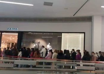 ‘Kur i pashë m’u mbushën sytë me lot’/ Pipero komento dyndjet tek qendra tregtare për uljet e Black Friday
