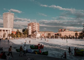 Të dhënat e Eurostat/ Evropianët i shpenzojnë paratë për t’u argëtuar, shqiptarët për…