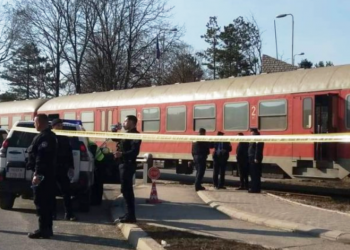 Treni merr përpara makinën në Prishtinë, katër të plagosur