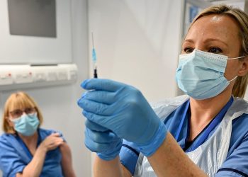 Ja kush janë tre kategoritë e njerëzve që nuk mund ta marrin vaksinën e Covid-19