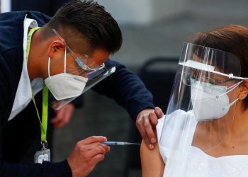 Virusi i mosbesimit: pse shumë europianë po hezitojnë të vaksinohen?