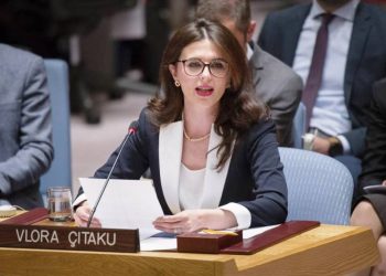 “Turp për ty kur*ë që mbron qenin e Serbisë”, ambasadorja Vlora Çitaku denoncon kërcënimin