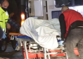 Vajza kini kujdes, vaksina anti-covid Moderna mund të këtë efekte anësore