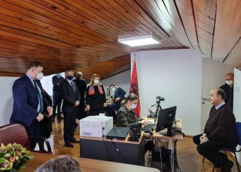 Nis sot shërbimi për pajisjen me pasaporta e karta për shqiptarët rezidentë në Turqi