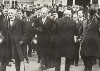 Një intervistë akademike, pa përgjigje akademike