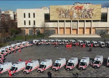 Fantastike/ Prezantohet “flota” e ambulancave të reja, Rama: Imagjino të na kishte kapur pandemia në kohë të Salës