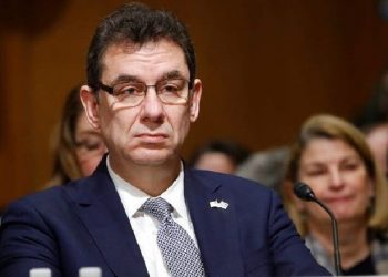 Variantet e reja të COVID-19, drejtuesi i Pfizer zotohet të përshpejtojë zhvillimin e vaksinës