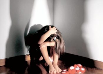Ngjarje e rëndë/ 14-vjeçarja shqiptare ‘i hapet’ nënës kur ajo i tha ‘do vras veten’: Mos më lë vetëm me babain, ka 1 vit që abuzon me mua