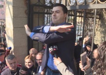 Vaksina tregoi se Lulzim Basha duhet të largohet nga politika