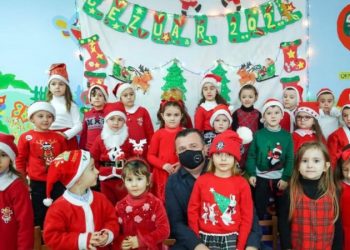 Taulant Balla uron mes fëmijëve: 2021 do të jetë i mbarë për shqiptarët