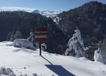 Rikthehen reshjet e borës në Korçë/ Fshatrat turistikë të Dardhës dhe të Voskopojës mbulohen