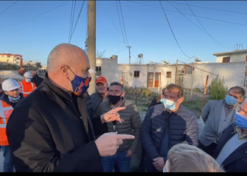 Inspektimi në Vlorë/ Banori i ankohet për legalizimet, Rama batuta: Rrinë urtë vlonjatët e bërtet korçari, s’shkon kjo