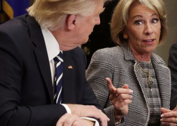 Plasin dorëheqjet/ Dy ministre të kabinetit Trump largohen pas protestave të dhunshme