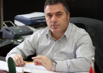 Patozi e bllokon Bashën në Vlorë! Ish kryetari demokrat Ardian Kollozi merr drejtimin e BD në qytetin bregdetar