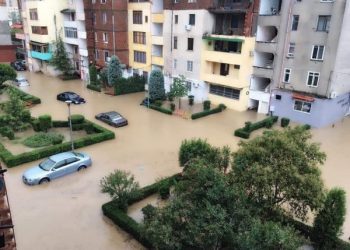 Pasojat e përmbytjeve: Shëmbet rruga që lidh Kashnjetin me Lezhën (FOTO)