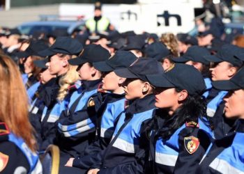 Rregullorja e re: Kush ka tatuazh nuk do të pranohet kurrë në radhët e Policisë