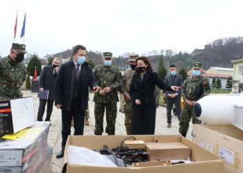 FOTO / SHBA i dhuron Shqipërisë pajisje moderne për përballimin e përmbytjeve