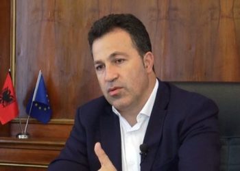 Bllokimi nga dëbora e përmbytjet/ Peleshi apel Bashkive: Merrni masa, na e kalon edhe Maqedonia e Kosova