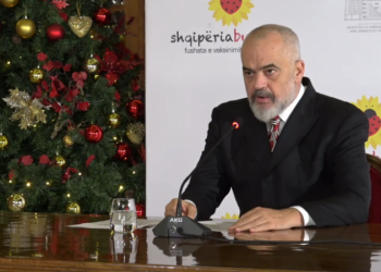 Rama e rikonfirmon: Qendra e parë e vaksinimit në “Air Albania”. Falas! Të parët doktorët, mësuesit, policët në terren, të vjetrit!