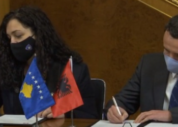 Albin Kurti dhe Vjosa Osmani garojnë bashkë në zgjedhje