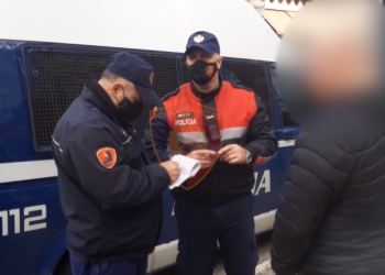 Pas maska në rrugë/ Gjobiten 913 persona në 48 orët e fundit