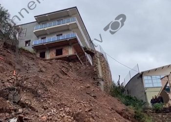 Rrëshqitjet e dheut në Lezhë rrezikojnë shtëpitë, evakuohen banorët/ Pjerin Ndreu: Presim ndihmë nga Tirana