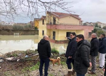 Paloka me banorët e përmbytur në Shijak: Rilindasit mendojnë për xhepat e tyre e jo për qytetarët