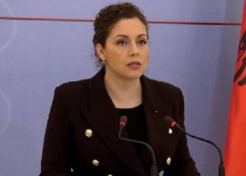 Apeli i ministres Xhaçka për emigrantët: Regjistrohuni në e-Albania për saktësimin e adresave