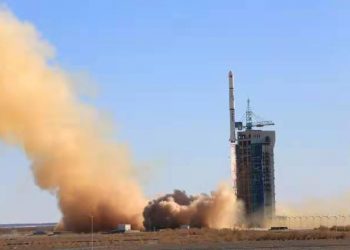 Lançohen satelitët për të studiuar ambientin elektromagnetik në orbitë