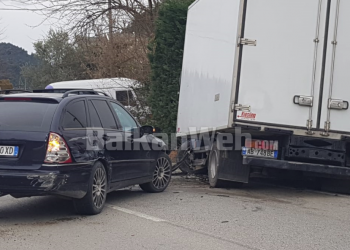Aksident në aksin Librazhd-Elbasan, dy të plagosur. Përfshihen tre makina
