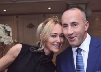 Si të përkëdhel Ramush Haradinaj? Rrëfehet bashkëshortja Anita: Zemër e shpirt, këto të zakonshmet. Edhe ndonjë e gjuajtur në…të pasme