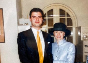 Aurela Basha bëhet nostalgjike dhe poston një foto me Lulin, 20 vjet më parë