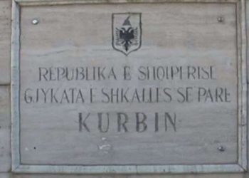 Gjykata lë në burg kushërinjtë që dhunuan ish-policin, ja çfarë thanë për akuzën…