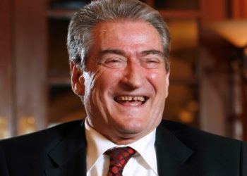 Në Shqipëri bën thirrje për trazira, habit Berisha: Të dënojmë bashkë sulmin e grupeve ekstremiste ndaj Kongresit