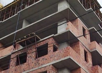 Tiranë/ Bie nga skelat një punëtor, dërgohet me urgjencë në spital