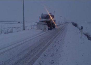 Dëbora mbulon vendin/ Rama: Po punohet që të gjitha rrugët të hapen