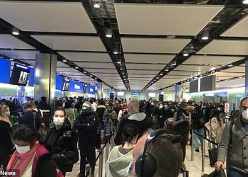 Britania vaksinon 6 milionë njerëz, por numri i viktimave nga COVID arrin në 100 mijë