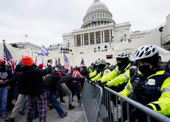Sulmi i protestuesve të Trump në “Capitol Hill”, ndalet procesi i certifikimit të votave të Kolegjit Zgjedhor