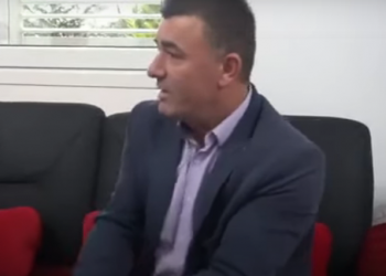 Vëllai i Hekuran Dedës: Na erdhi shoqëruesi i Berishës në 11 të natës me çantat me euro me vete!