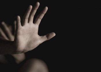 “Kreu veprime të turpshme edhe me…”/ Gruaja denoncon përdhunimin 13-vjeçar nga burri shqiptar
