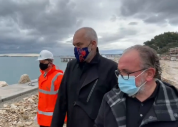 “Plazhi është kthyer si në Karaibe/ Rama viziton Lungomare 2 në Vlorë