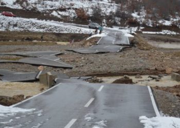 Skandaloze/ Berisha postonte foto nga vende të tjera për të treguar që janë prishur rrugët në Shqipëri