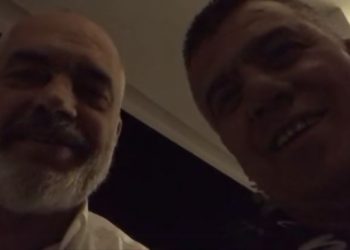 VIDEO/ Kur Rama dhe Lefter Koka i këndonin Nasip Naços: Hajde me ne, pse bën si burrë zamani, hajde pi raki Skrapari