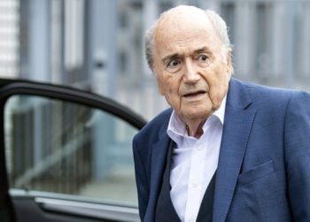 Kaloi koronavirusin, ish-presidenti i FIFA-s shtrohet në spital