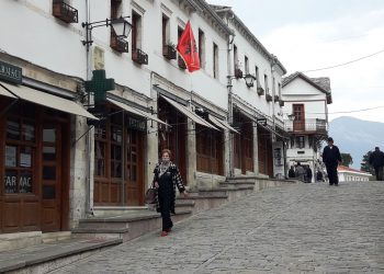 Gjirokastra njëlloj si Tirana, mjeku Simaku: 3500 të infektuar për 100 mijë banorë