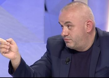 ‘Berisha vrau protestuesit me duar në xhepa’/ Hoxha: Meta ‘bllokun e zi’ e ka zëvendësuar me Kushtetutën