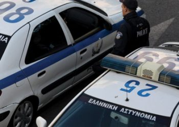 Greqi/ I mituri shqiptar qëllon tre herë me thikë motrën