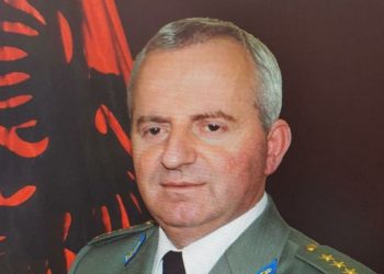 Koronavirusi i merr jetën ushtarakut të lartë të Forcave të Armatosura