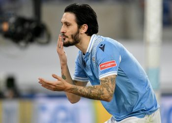 VIDEO/ Lazio shkatërron Romën, Luis Alberto magjistar