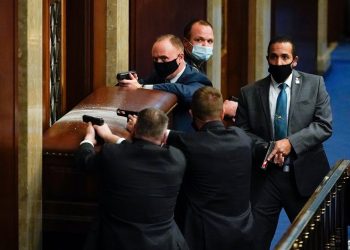 “Ndaloni tani”/ Mike Pence thirrje: Protesta paqësore e drejta e çdo amerikani, por ky sulm nuk do tolerohet